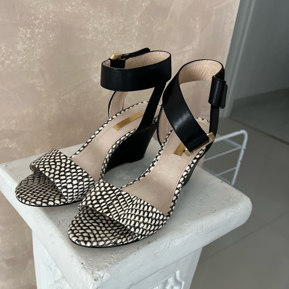 NWT - Louise et Cie wedges - 7.5